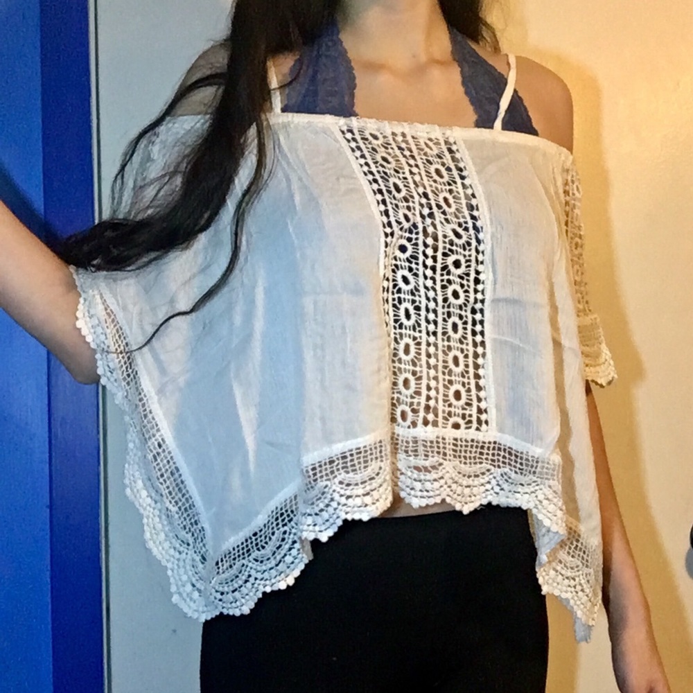 ❌SOLD❌ White Off Shoulder Blouse